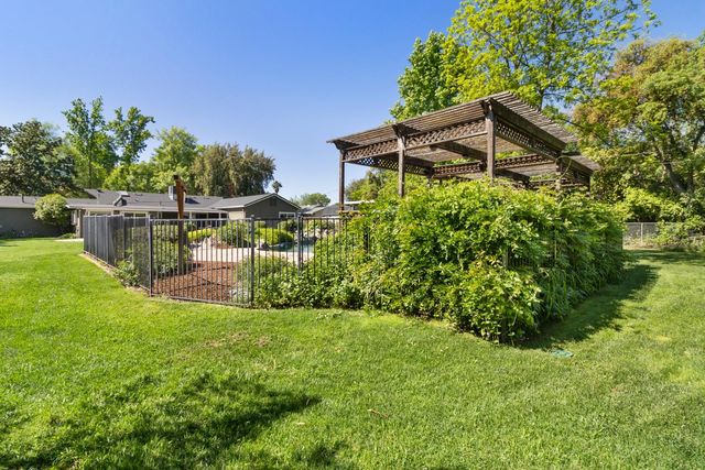 3410 W Country Club Ln, Sacramento, CA 95821