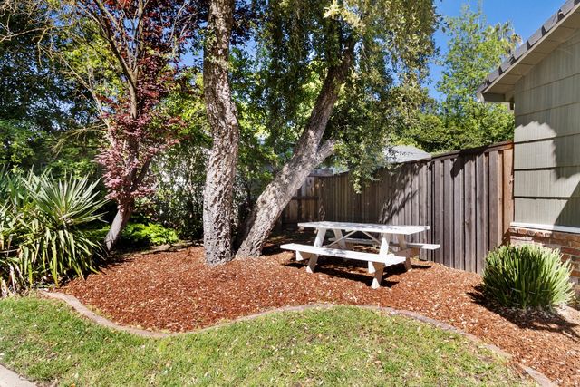 3410 W Country Club Ln, Sacramento, CA 95821