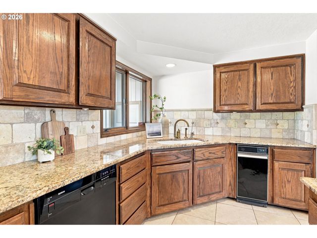 87188 GREEN HILL Rd, Eugene, OR 97402