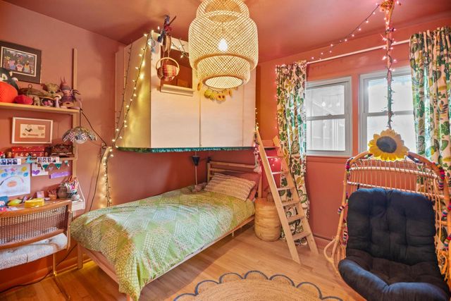 723 W Riverview DRIVE, Glendale, WI 53209