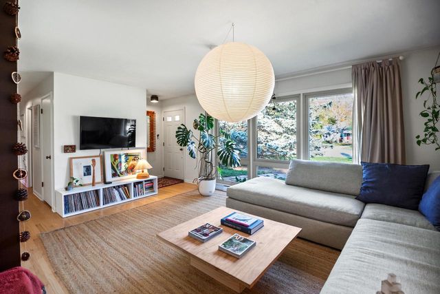 723 W Riverview DRIVE, Glendale, WI 53209