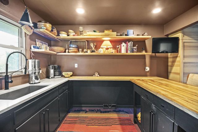 723 W Riverview DRIVE, Glendale, WI 53209