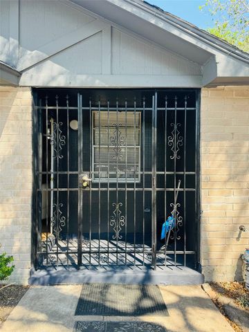 4813 E Ridge Creek Drive Drive, Houston, TX 77053