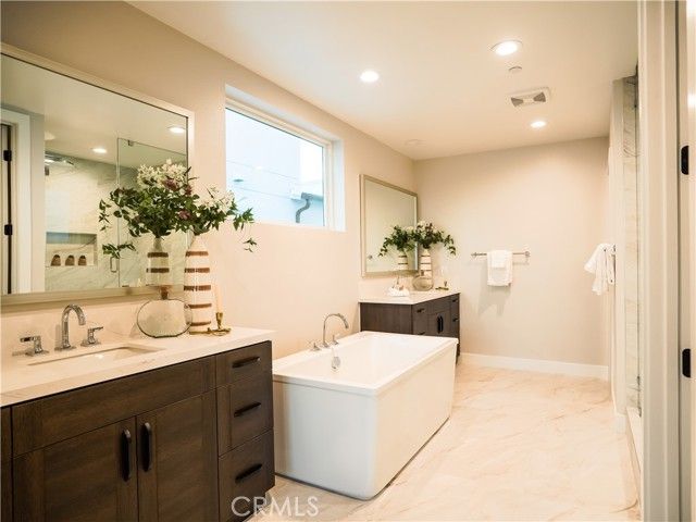 221 Stage, Irvine, CA 92618