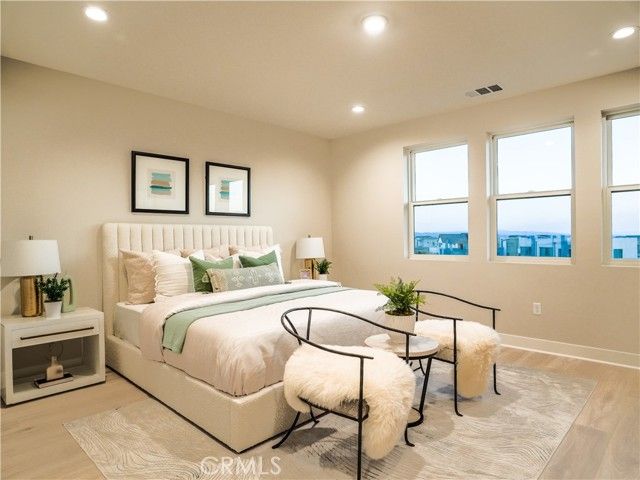 221 Stage, Irvine, CA 92618