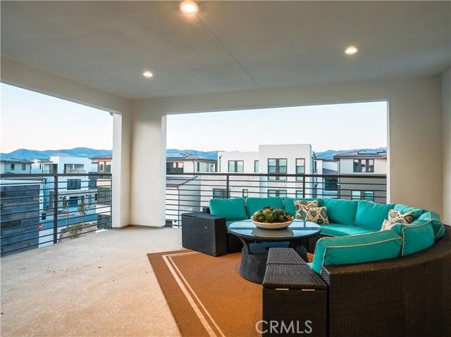 221 Stage, Irvine, CA 92618