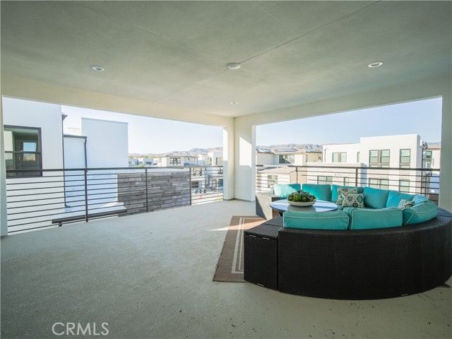 221 Stage, Irvine, CA 92618