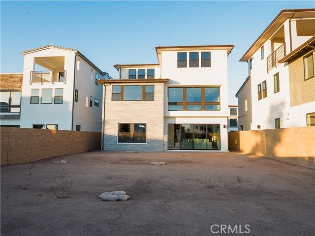 221 Stage, Irvine, CA 92618