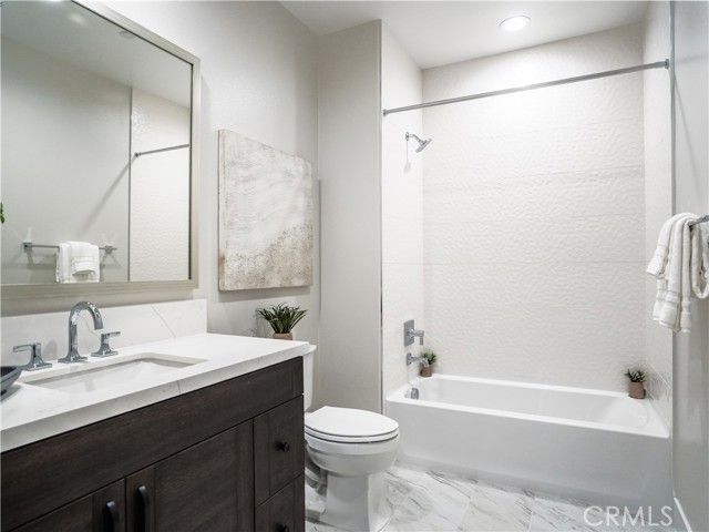 221 Stage, Irvine, CA 92618