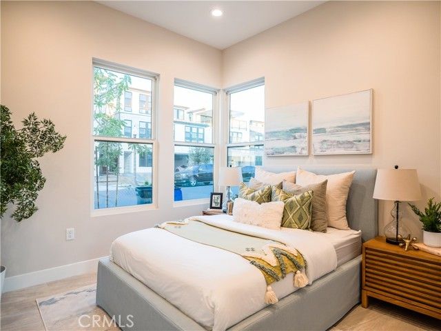 221 Stage, Irvine, CA 92618