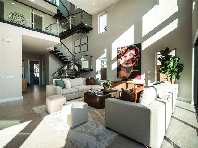 221 Stage, Irvine, CA 92618