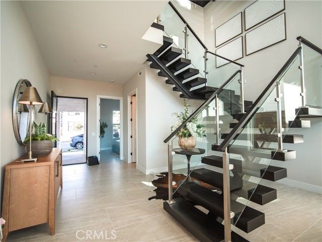 221 Stage, Irvine, CA 92618