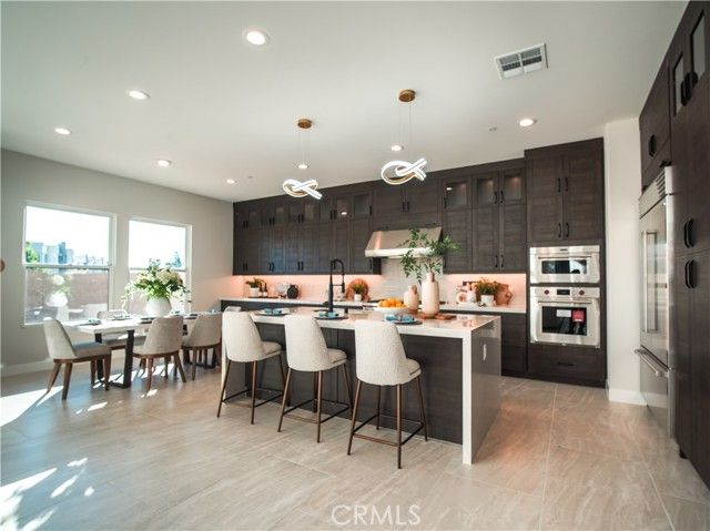 221 Stage, Irvine, CA 92618