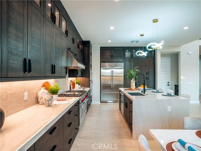 221 Stage, Irvine, CA 92618