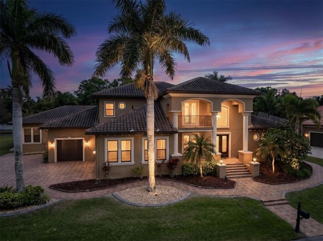 1067 ASHLAND AVENUE, Tarpon Springs, FL 34689