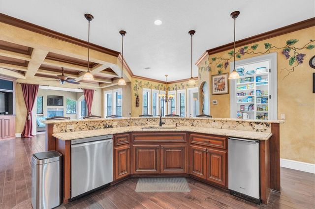 1067 ASHLAND AVENUE, Tarpon Springs, FL 34689
