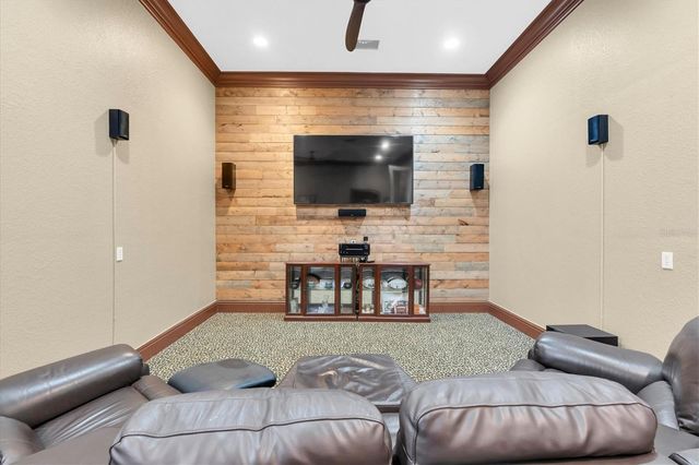 1067 ASHLAND AVENUE, Tarpon Springs, FL 34689