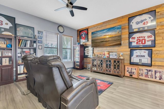 1067 ASHLAND AVENUE, Tarpon Springs, FL 34689