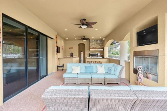 1067 ASHLAND AVENUE, Tarpon Springs, FL 34689