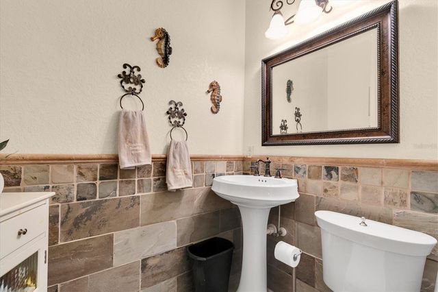 1067 ASHLAND AVENUE, Tarpon Springs, FL 34689