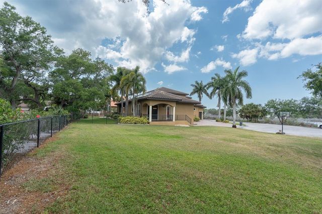 1067 ASHLAND AVENUE, Tarpon Springs, FL 34689