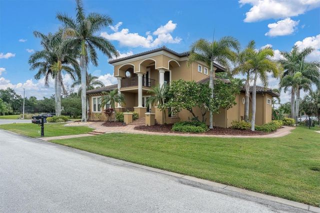 1067 ASHLAND AVENUE, Tarpon Springs, FL 34689