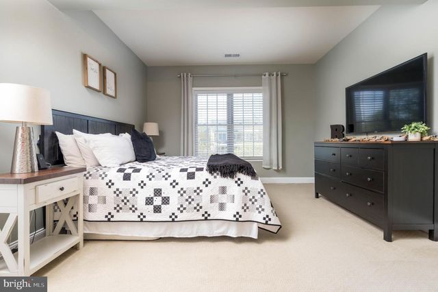 5800 WATERLOO BRIDGE CIR, Haymarket, VA 20169