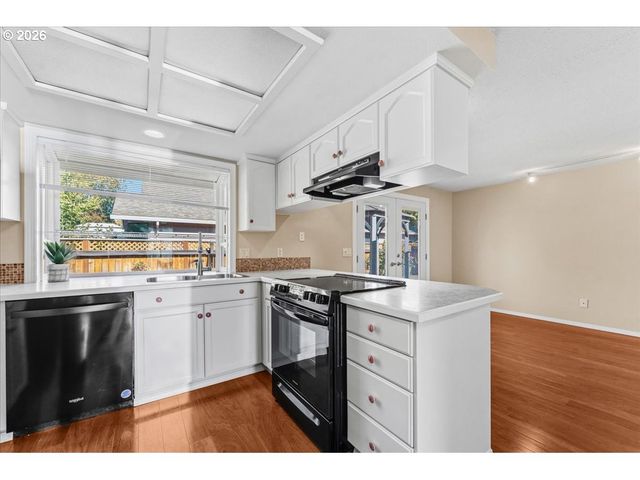 527 Ne 25TH Ct, Hillsboro, OR 97124