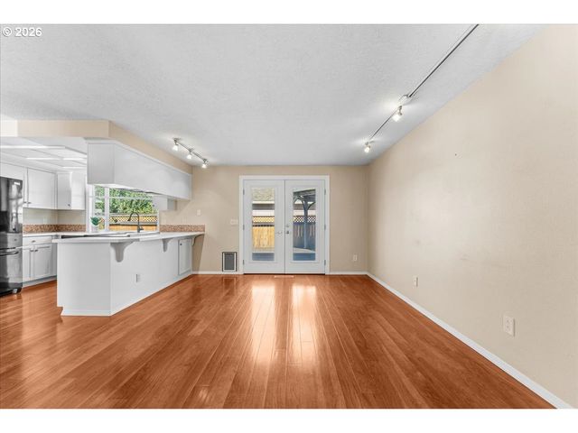 527 Ne 25TH Ct, Hillsboro, OR 97124