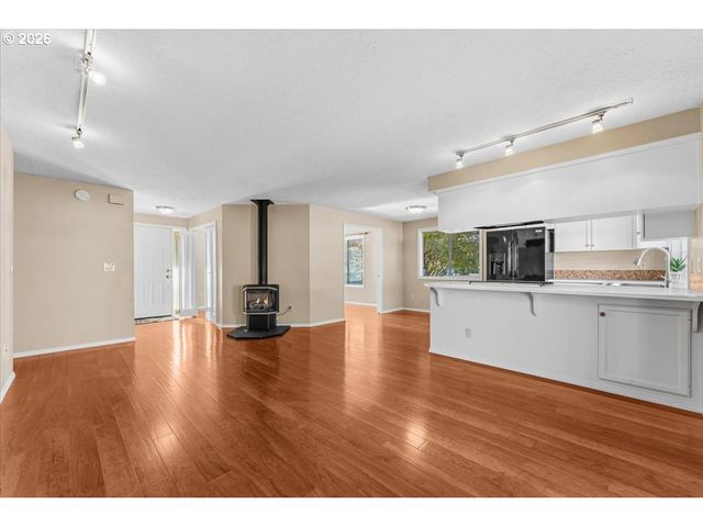 527 Ne 25TH Ct, Hillsboro, OR 97124