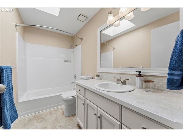 527 Ne 25TH Ct, Hillsboro, OR 97124