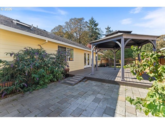 527 Ne 25TH Ct, Hillsboro, OR 97124