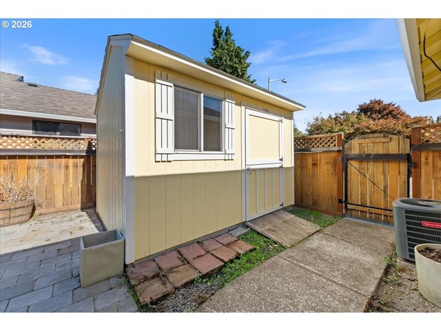 527 Ne 25TH Ct, Hillsboro, OR 97124