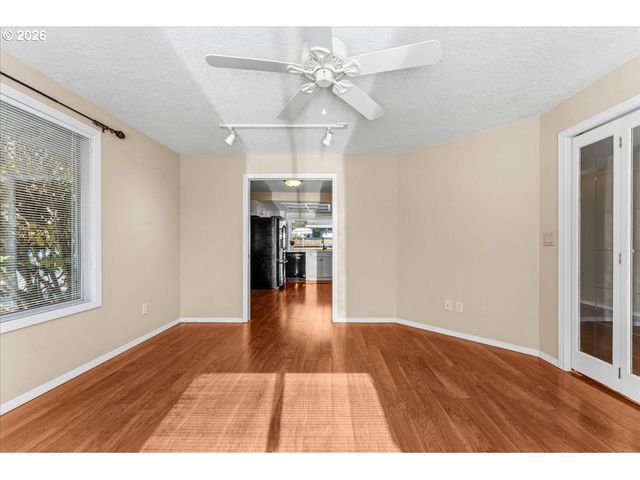 527 Ne 25TH Ct, Hillsboro, OR 97124