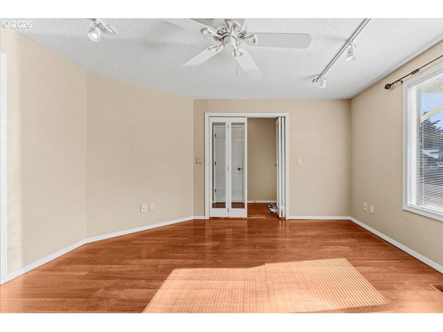 527 Ne 25TH Ct, Hillsboro, OR 97124