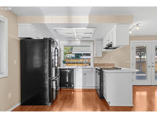 527 Ne 25TH Ct, Hillsboro, OR 97124