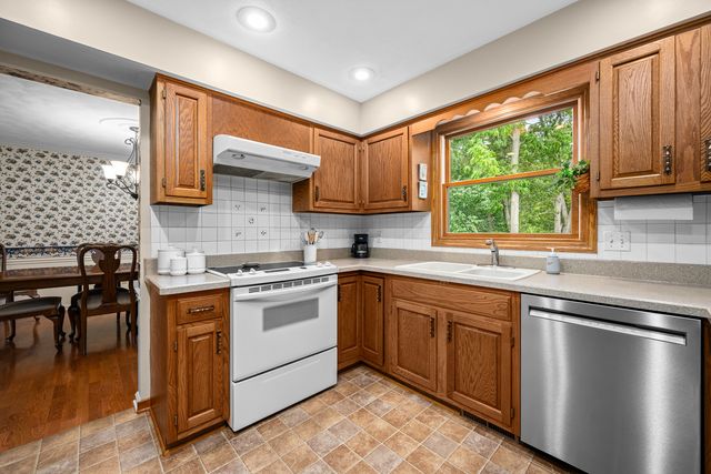 8513 17th Street W, Rock Island, IL 61201