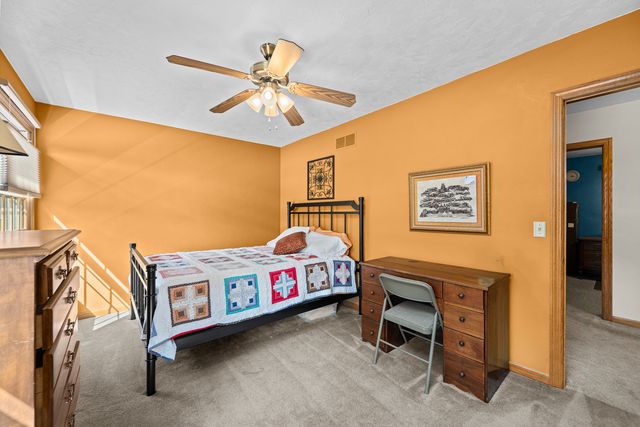 8513 17th Street W, Rock Island, IL 61201