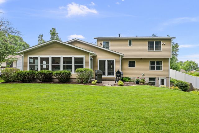 8513 17th Street W, Rock Island, IL 61201