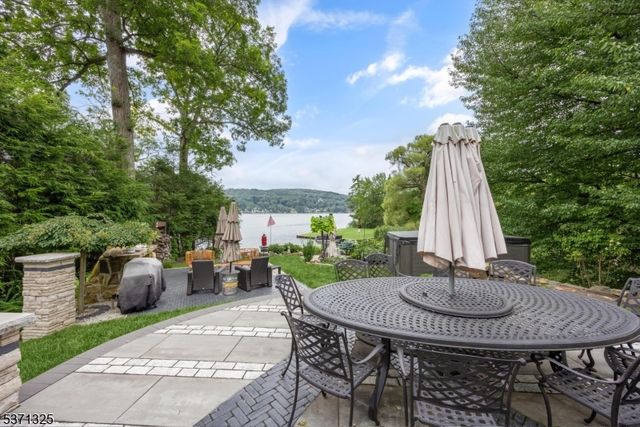 590 W Shore Trl, Sparta Twp., NJ 07871