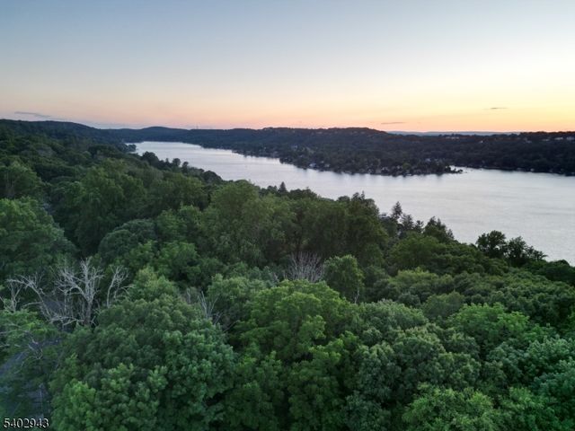 590 W Shore Trl, Sparta Twp., NJ 07871