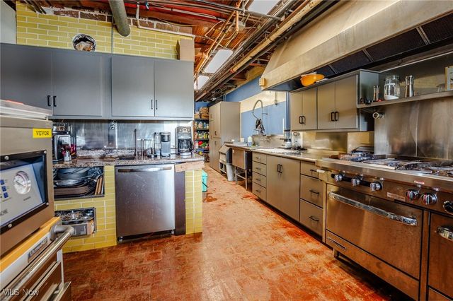 5593 Hudson Drive SW, Navarre, OH 44662