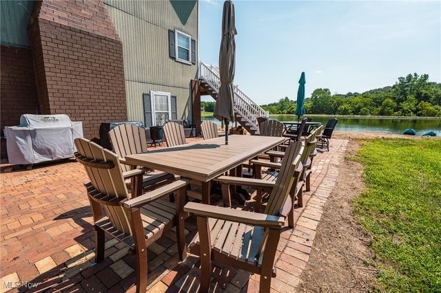 5593 Hudson Drive SW, Navarre, OH 44662