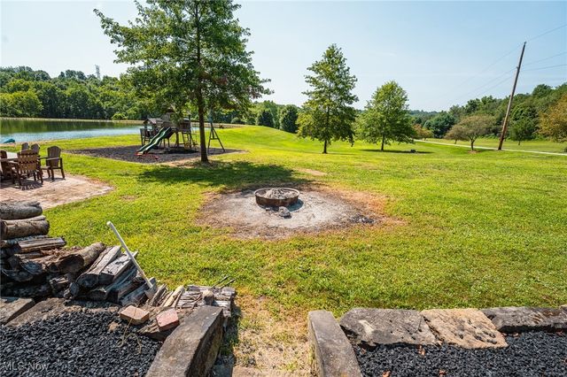 5593 Hudson Drive SW, Navarre, OH 44662