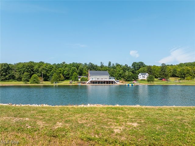 5593 Hudson Drive SW, Navarre, OH 44662