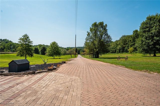 5593 Hudson Drive SW, Navarre, OH 44662