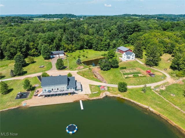 5593 Hudson Drive SW, Navarre, OH 44662