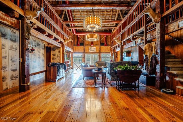 5593 Hudson Drive SW, Navarre, OH 44662