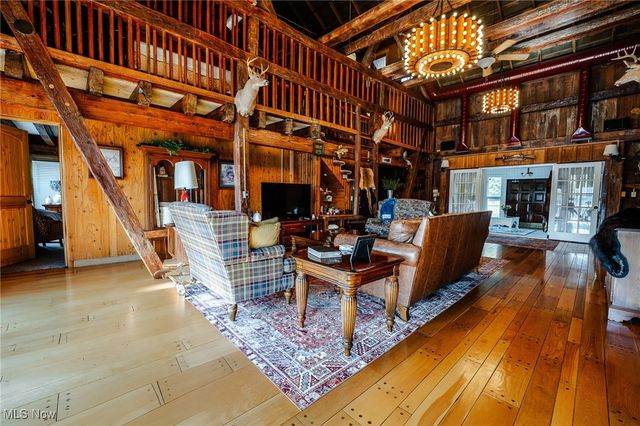 5593 Hudson Drive SW, Navarre, OH 44662