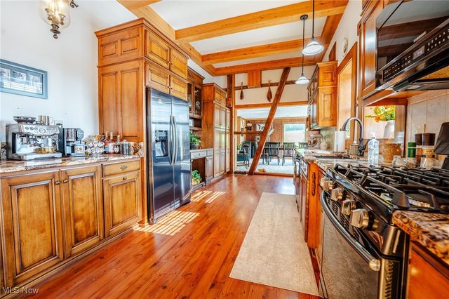 5593 Hudson Drive SW, Navarre, OH 44662